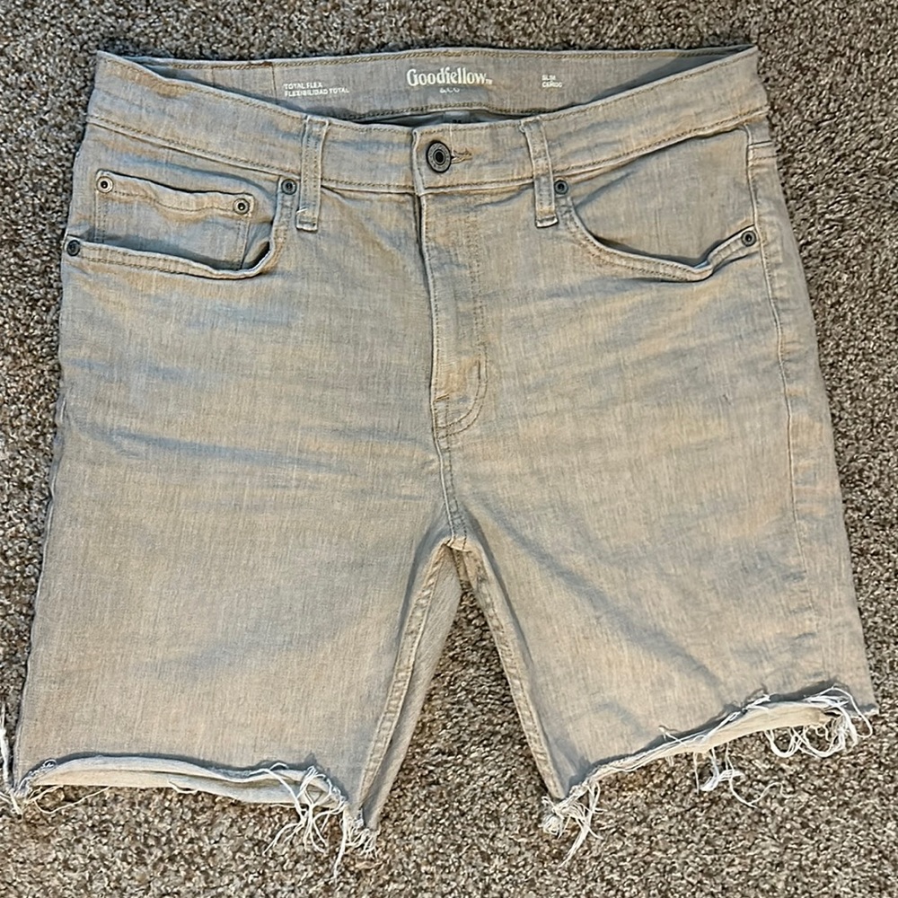 Men’s Goodfellow oatmeal-colored denim stretch shorts